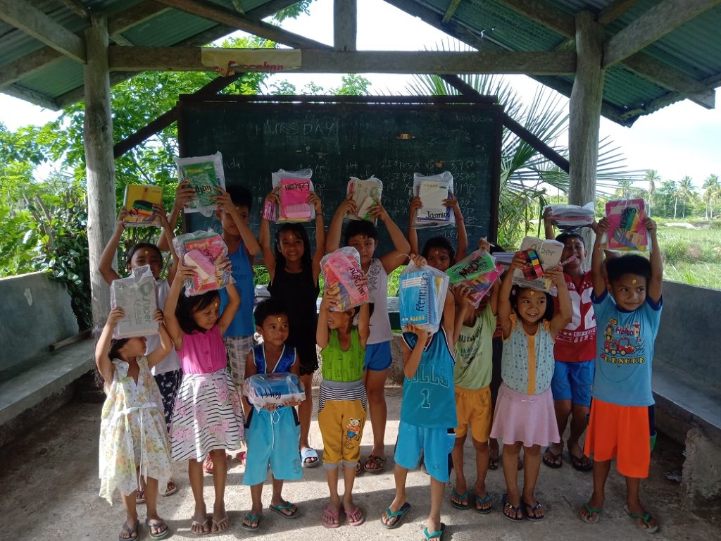 Volunteering in the Philippines- Over 100 volunteers from 30 countries